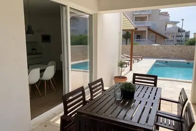 Image de Appartement dans Vodice avec terrasse, Climatisation, Wifi, Lave-vaisselle (4932-3)