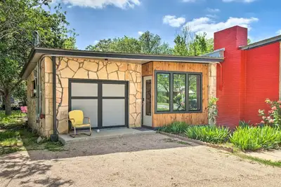 Image de Nouveau! Rétro mise à jour Blanco Abode: étapes à Main St.