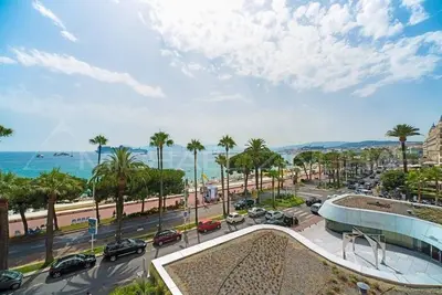 Image de 3 pieces proche plage et festival