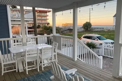 Image de Steps To The Beach, Near Killer Seafood ~ Oleander Place