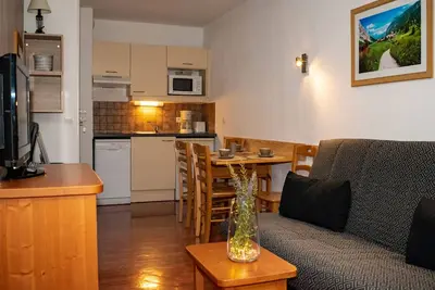 Image de 2 Pièces Pmr avec Balcon & Cuisine Équipée à Superdevoluy