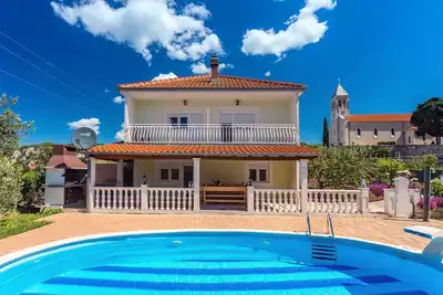 Image de Nouveau! Villa Senchi avec piscine privée, salle de jeux, pour 8 personnes