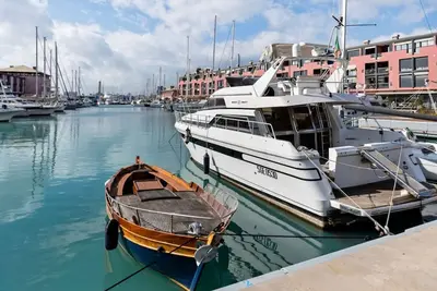 Agréable et lumineux studio situé au coeur du Vieux Port de Gênes.