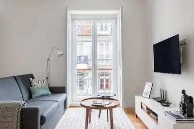 Image de Lis001 · Mid-Century Inspired Apartment with River Views