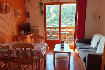 Duplex 4 pers avec balcon, piscine couverte, proche pistes – Superdévoluy