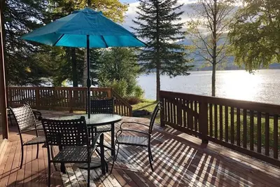 Nouveau! Sunset Shore sur le front de mer du lac Swan
