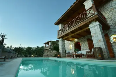 Image de Jootiq Villas. Combinez le concept traditionnel de la pierre avec le confort suprĂŞme!