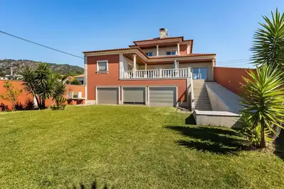 Image de Magnifique maison de vacances privée avec Wifi, bain à remous, Tv, terrasse et parking