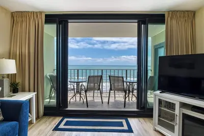 Image de Oceanfront Oasis - 2 Bedroom, 2 Bath Beautifully Renovated Oceanfront Condo