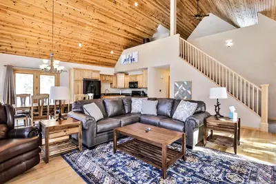 Image de Nouveau! Maison privée sur la chaîne des lacs Eagle River!