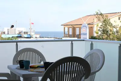 Image de M033 - Marcelli, three-room apartment in the center facing the sea