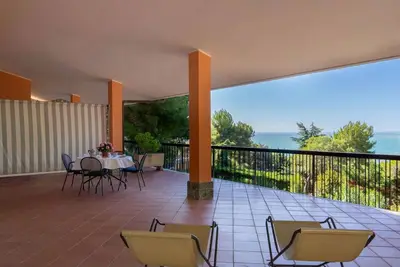 Image de Agréable appartement dans une maison de vacances avec Wifi, Tv, terrasse, animaux admis et parking