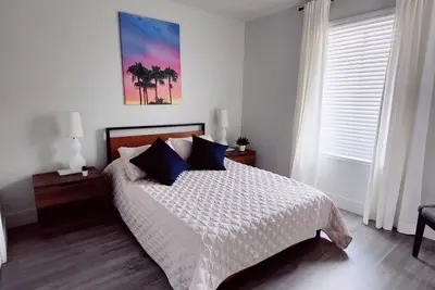 Image de Cozy house with the best location! Beaches and mall 15 mins far away.