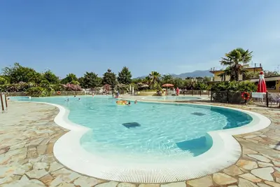 Image de Bel appartement avec Wifi, bain à remous, climatisation, piscine, Tv, terrasse et parking