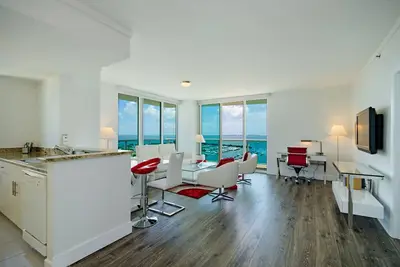 Image de Style Vip confortable 1bd / 1. 5ba @ Hotel Arya