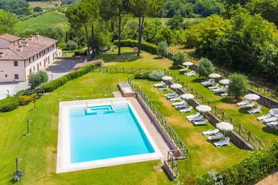 Image de Appartement dans une maison de vacances avec climatisation, Wifi, piscine, Tv, terrasse, parking