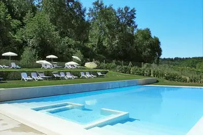Image de Appartement dans une maison de vacances avec Wifi, climatisation, piscine, Tv, terrasse, parking