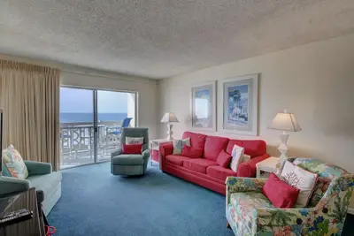 Image de 2br / 2ba - Front du golfe avec de belles vues sur le golfe et la piscine