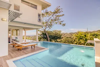 Image de Résidence de luxe spectaculaire avec vue imprenable sur l'océan et piscine privée!