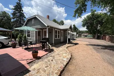 Image de Cozy Cottage à quelques minutes du centre-ville et Occ!