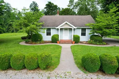 Image de Peaceful Wayside Cottage in the country 5 miles north of Nashville, In!