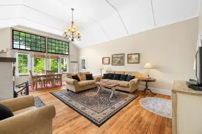 Image de Pet-Friendly, Historic Cottage in Downtown Nashville