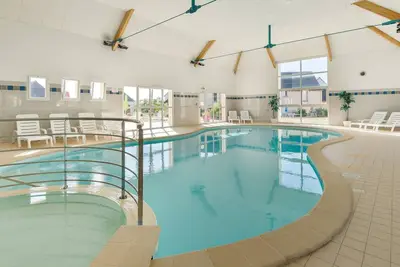 Image de Super Endroit! Belle maisonnette, accès Piscine Couverte + Boules