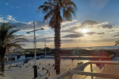 Image de Au coeur de Rochelongue- appartement Lumineux, terrasse vue mer & accès plage.