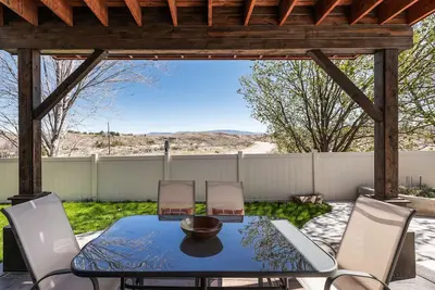 Image de Views of the Foothills! Bring the Whole Fam + Dog(s)! Across the St to Mountain Bike Trails