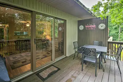 Image de Nouveau! Maison de ville avec terrasse, 4 Mi au terrain de golf Desoto!