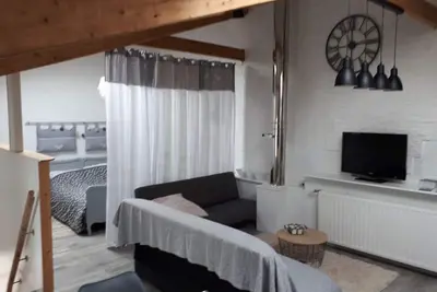 Image de Studio indépendant au 1ère étage à moins d'1 kilomètre du Château de Lavaux