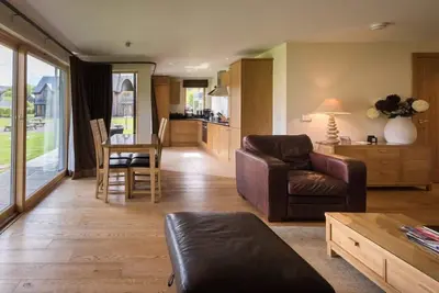 Image de Mains of Taymouth, Kenmore ~ 5 * 7 The Gallops - propriété en bas - peut accueillir 4 personnes dans 2 chambres