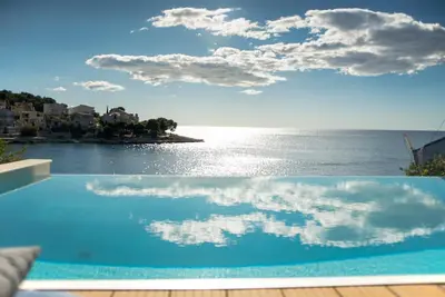 Image de Luxury Primosten Villa | 5 Bedrooms | Villa Magistrala Seafront | Private Beach Area & Amazing Sea Views