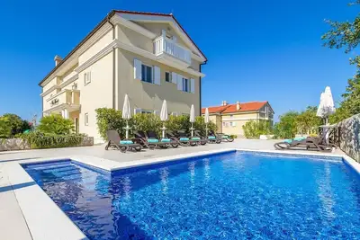 Image de Beachfront apartment Mande 4 in villa with a pool on Krk
