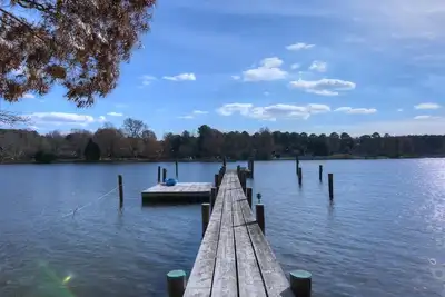 Image de The Landing - Maison paisible au bord de l'eau, bain à remous, barbecue, kayak et foyer!