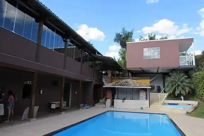 Image de maison de campagne à pampulha avec salle de fête pour événements et conventions