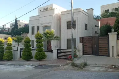 Image de Villa moderne de 500 m² de superbe emplacement pour une utilisation en famille \/ groupe.
