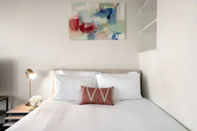 Kasa | Arlington | Spacious Studio Apartment