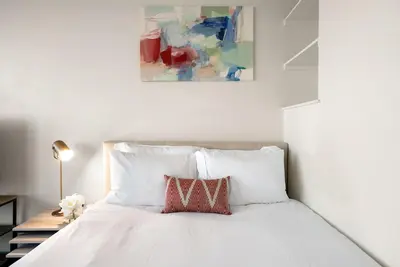 Kasa | Arlington | Classy Studio Apartment