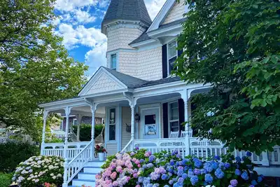 Image de Belle escapade estivale à Bay Head avec piscine privée à un pâté de maisons de l'océan