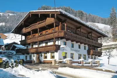 Confortable appartement pour 24 personnes avec Wifi, Tv, balcon et parking