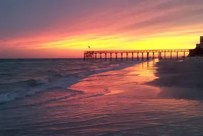 Image de Belle Beach Condo avant. Regardez les dauphins depuis votre chambre!