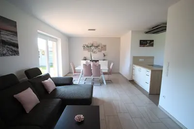 Image de Nénuphar Huus - élégant bungalow de vacances jusqu'à 6 personnes. - Près de Greetsiel