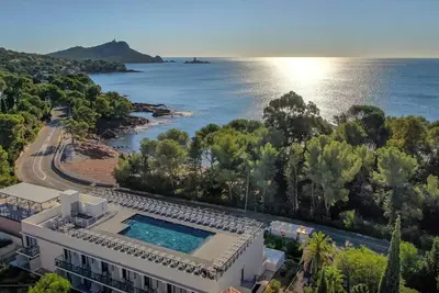 Image de Appart avec balcon ou terrasse | Climatisation!