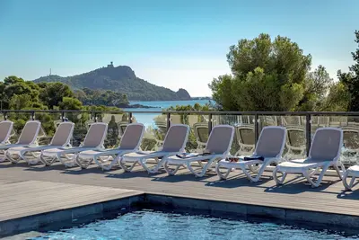 Image de Studio Près de la Plage | Accès Piscine + Linge de Lit Inclus