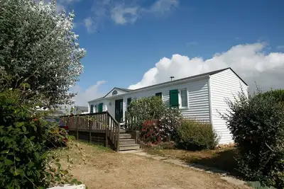 Image de 10 minutes des Plages! Mobile-Home Abordable, accès Piscines + Tennis