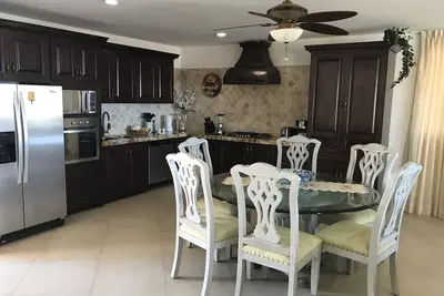 Image de Villa privée à 2 chambres avec accès à la communauté et au complexe.