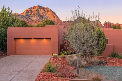 Image de Nouveau! Sedona Living; Maison rénovée avec vue sur Red Rock