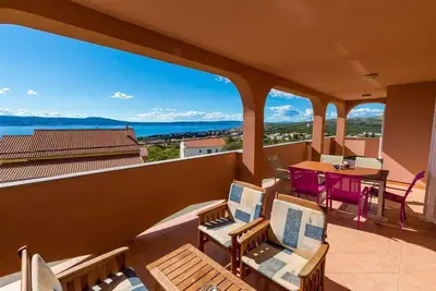 Image de Appartement de vacances avec piscine et vue sur la mer