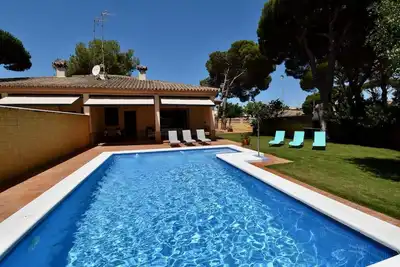 Villa avec piscine privée, jardin et barbecue